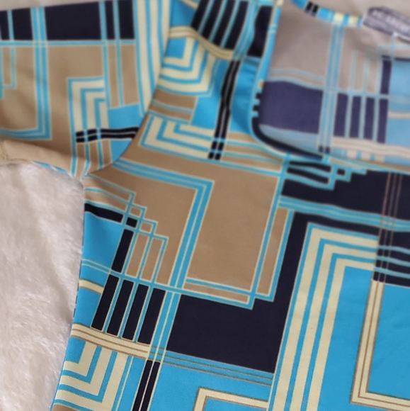 Vibrant No problem Dressy Tee - Picture 4 of 4